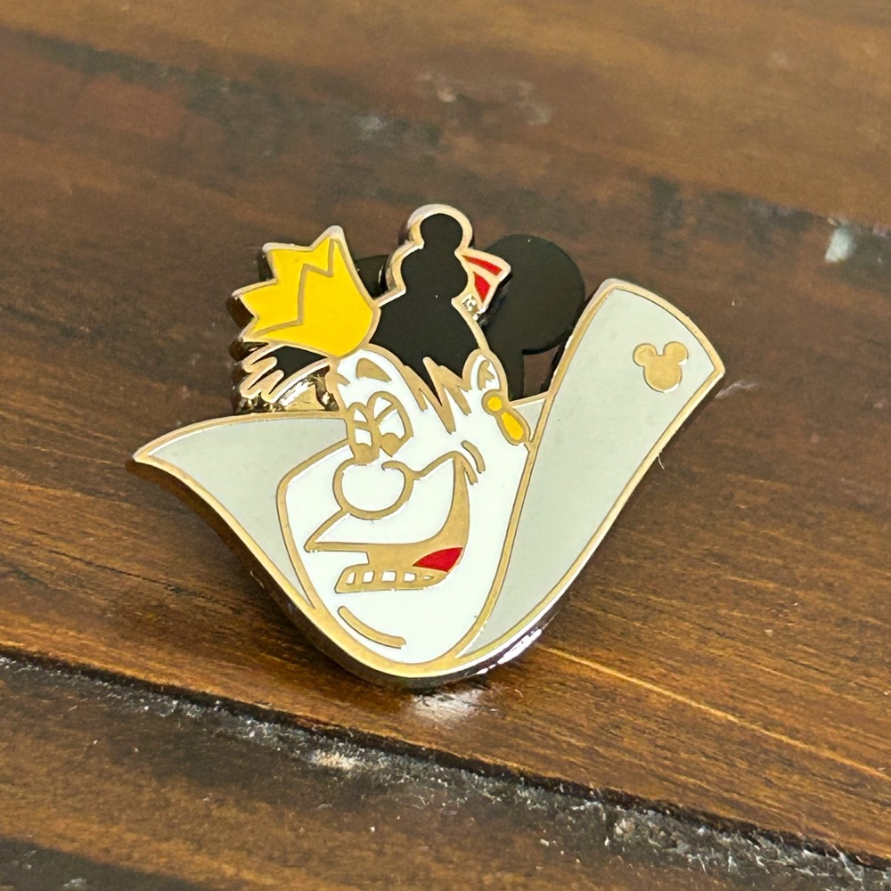 Queen of Hearts Alice in Wonderland Disney Pin
